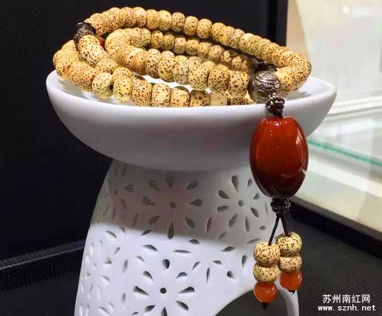 如何一眼甄别南红星月菩提手串优劣 如何一眼甄别南红星月菩提手串优劣