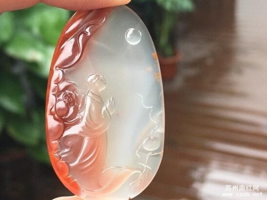 怎样挑选南红玛瑙冰飘挂件才靠谱?