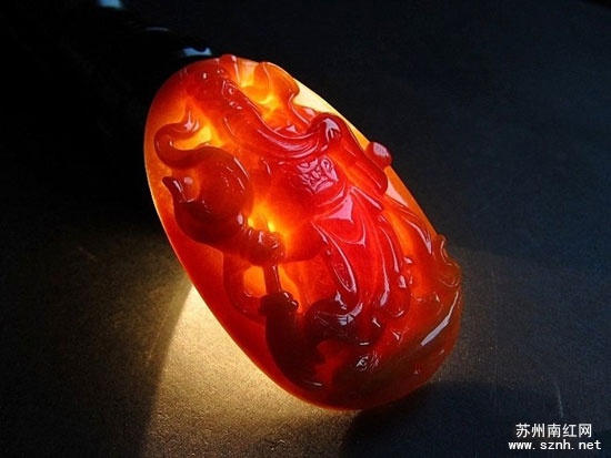 南红玛瑙与红翡的异同 南红玛瑙与红翡的异同