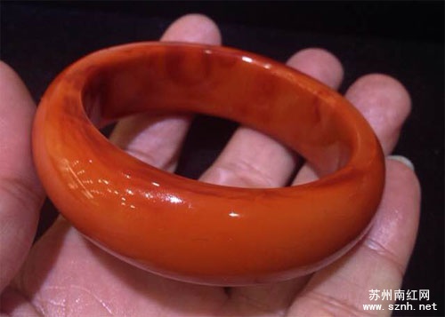 南红玛瑙手镯价格为什么这么贵?
