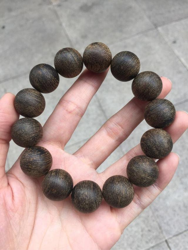 文莱沉香手串区别真假 怎么看文莱沉香的真假 文莱沉香手串区别真假 怎么看文莱沉香的真假